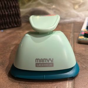 Marvy Uchida Clever Lever Paper Punch